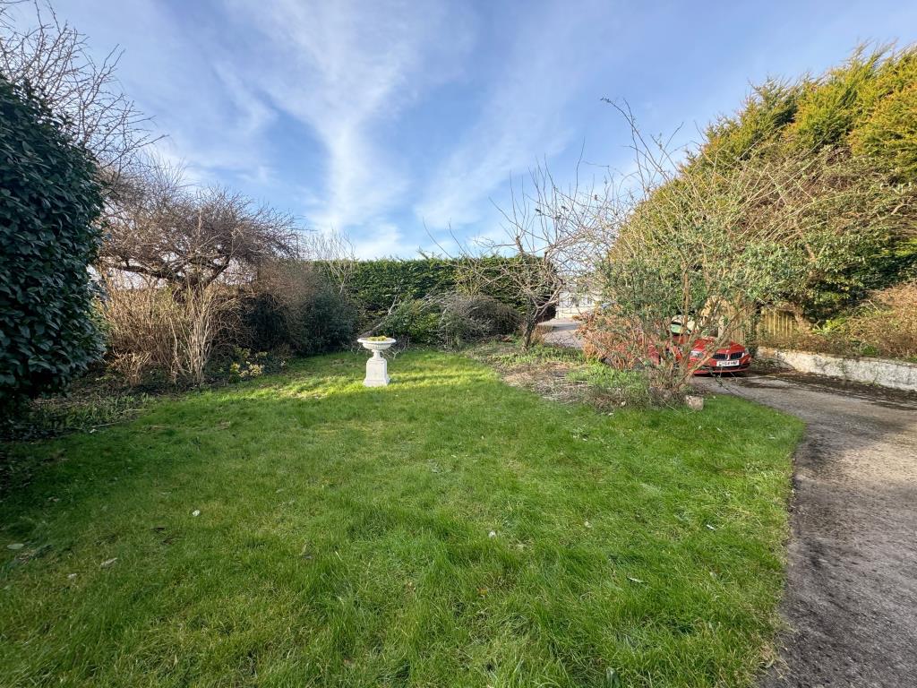 Lot: 130 - DETACHED BUNGALOW WITH GARDENS AND PARKING REQUIRING IMPROVEMENT - Front garden and driveway